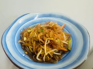 43 Spaghetti di soia con carne piccante