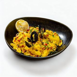 Paella cu fructe de mare
