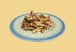 Macarrones ATUN, tomate y huevo