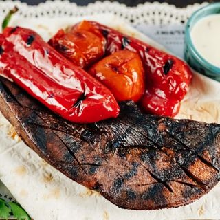 Стейк з язика з соусом Дор блю та грильваними овочами (200/70/150г)