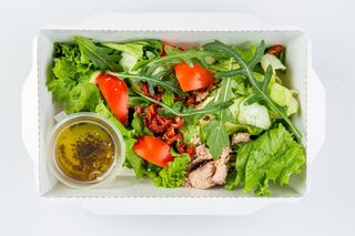 Салат с тунцом