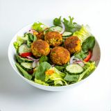 Ensalada Con Falafel
