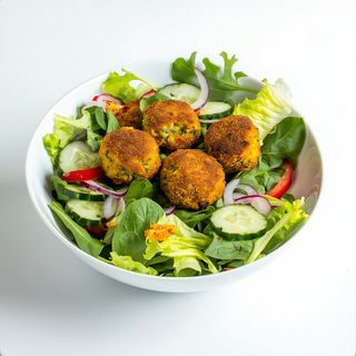 Ensalada Con Falafel