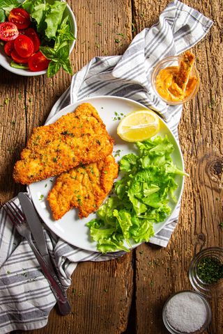 Pollo panato grigliato con contorno