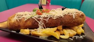 Pohovana pizza palačinka+Coca-cola 33ml + pomfrit