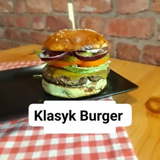 Classic burger z frytkami