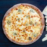 Pizza Cuatro Quesos (40 cm.)