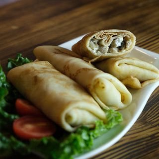 Блины с грибами в сметанном соусе