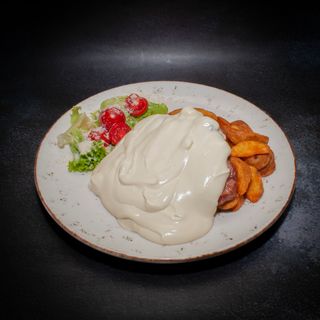 Pljeskavica sa Kajmakom