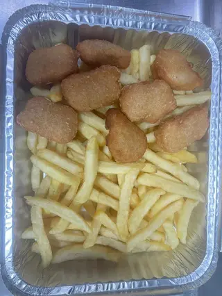 8  NUGGETS  CON  PATATAS