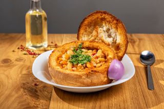 Ciorba de fasole in paine 