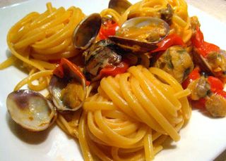 Tagliolino con pachino, vongole e calamaro