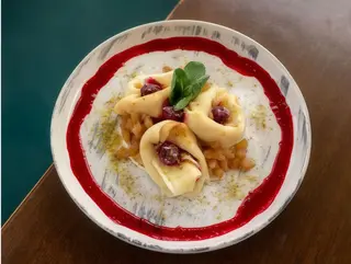 Млинці з грушею та соусом глінтвейн (240g)