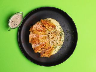Куряча грудка з картопляним пюре  та грибним соусом (350g)