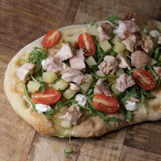 Pinsa De Pollo (20 Cm. x 38 Cm.)