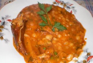 Iahnie de fasole cu carnati semiafumati