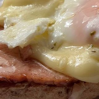 Torrada Bacon, queso, cebolla y huevo frito