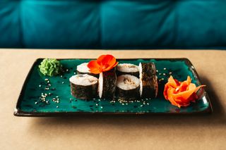 Макі з вугрем (180г)