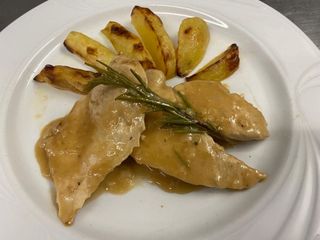 Scaloppa di pollo al limone con insalata mista