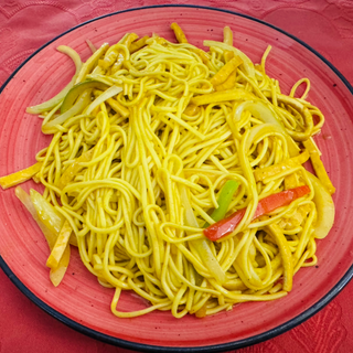 Tallarines Estilo Singapur Con Tofu