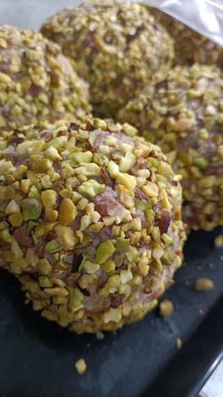 Panino con polpette di cavallo al pistacchio e Philadelphia