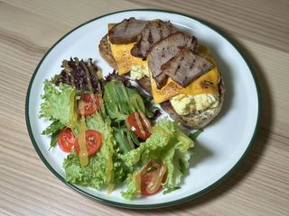 Сніданковий тост з телятиною та скремблом (230g)