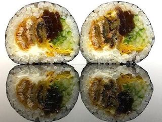 Futomaki z węgorzem w tempurze 6szt.