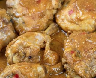 Ración De Pollo En Salsa