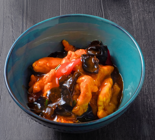 Жареная курица в кисло-остром соусе (550г)