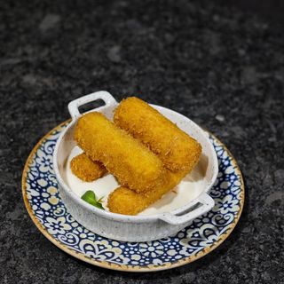 სულგუნის ჩხირები არაჟნის სოუსით