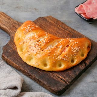 Կարկանդակ խոզապուխտով և պանրով/100 գր/