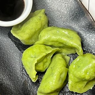 Gyozas rellenas de verduras al vapor