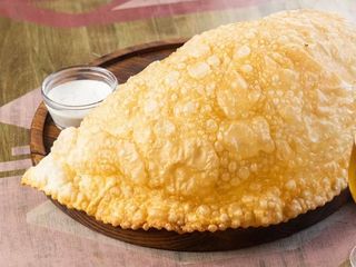 Чебурек традиційний з сиром (600г)
