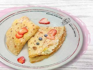 Naleśniki z serem i owocami