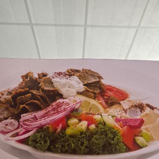 Piatto kebab con verdure