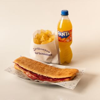 Menú Bocadillo Paletilla Ibérica, Patatas Artesanales y Refresco