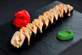 Футомакі з лососем