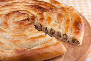 Burek pita sa junećim mesom