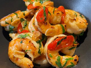 Креветки смажені з чілі та часником (200g)