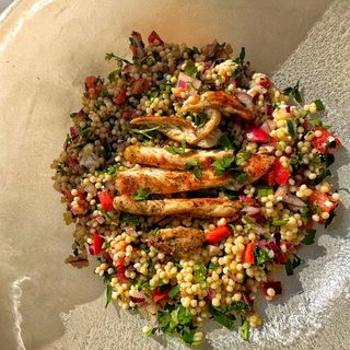 Салата Табуле на мама с гриловано пиле (280г)