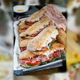 Сандвич с Чоризо, Чедър и Луканка