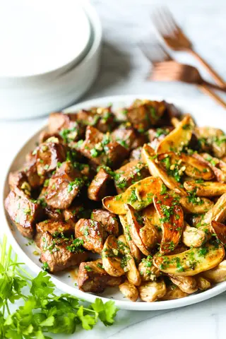 Steak biting & chips