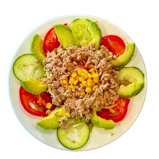 Ensalada de aguacate y atun