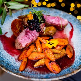 Piept de rață în vin roșu