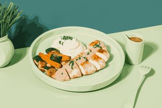 Piept de pui cu sos ciuperci 180/50g