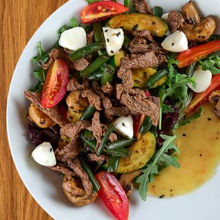 Теплий салат з яловичиною (290г)