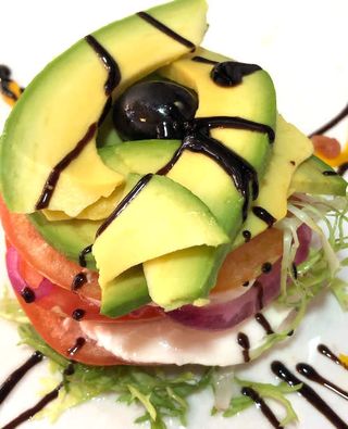 Timbal De Tomate y aguacate