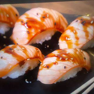 Nigiri flambeado salmón 7 unidad