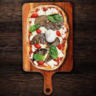 Pinsa Melanzane e Burrata