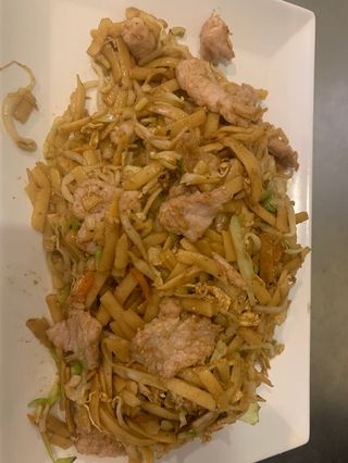 29В.Пържени спагети със свинско месо, зеленчуци и яйца (700г)